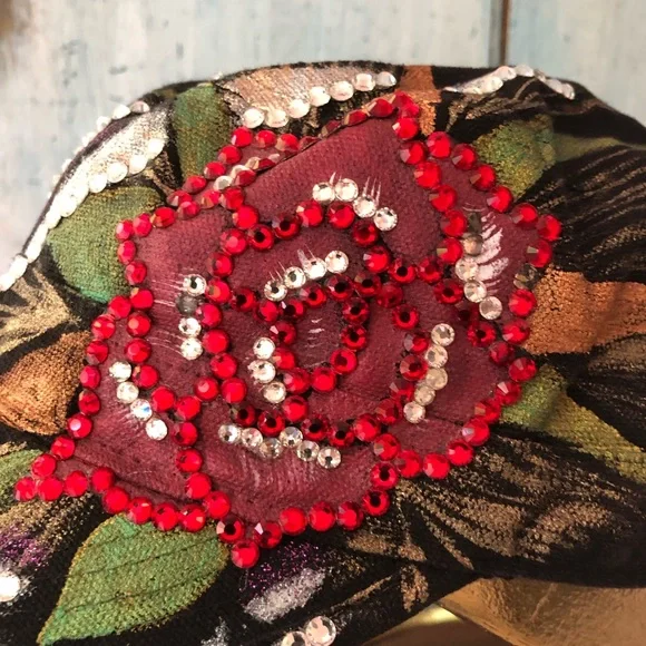 Trucker hat embellished with metallic paint, crystals, and beads - adjustable - Picture 10 of 15